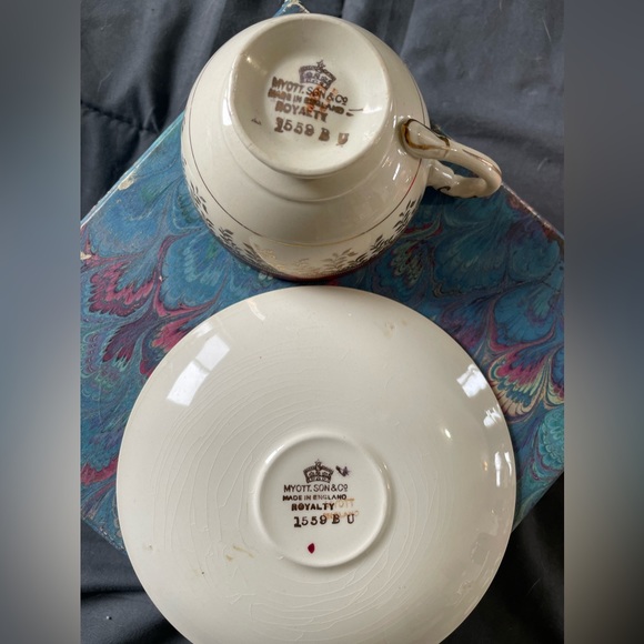 Royal Grafton England Teacup and Saucer RARE - Picture 9 of 9